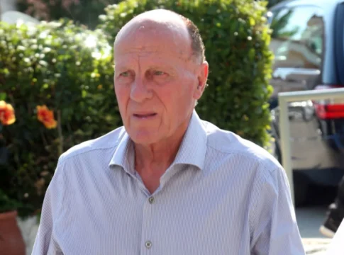 Μίμης Δομάζος: Τρίτο κρίσιμο 24ωρο για τον «Στρατηγό» στη ΜΕΘ