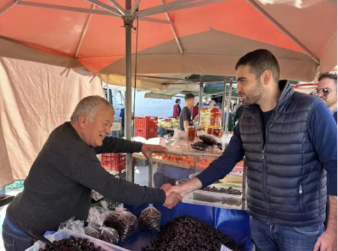 Ο Κωνσταντίνος Κεφαλογιάννης στη Λαϊκή Αγορά Πατελών