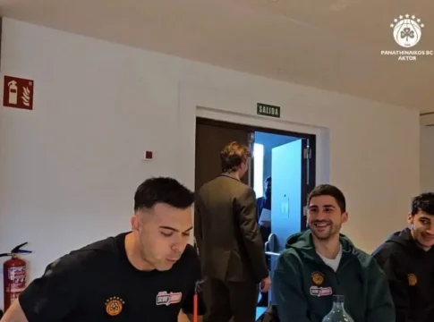 Ο Κώστας Σλούκας έσβησε τούρτα μαζί με τους συμπαίκτες του πριν το Παναθηναϊκός – Μπαρτσελόνα