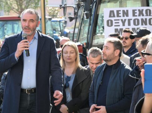 Ο Βουλευτής Μανόλης Χνάρης στο μπλόκο αγροτών της Κωπαΐδας