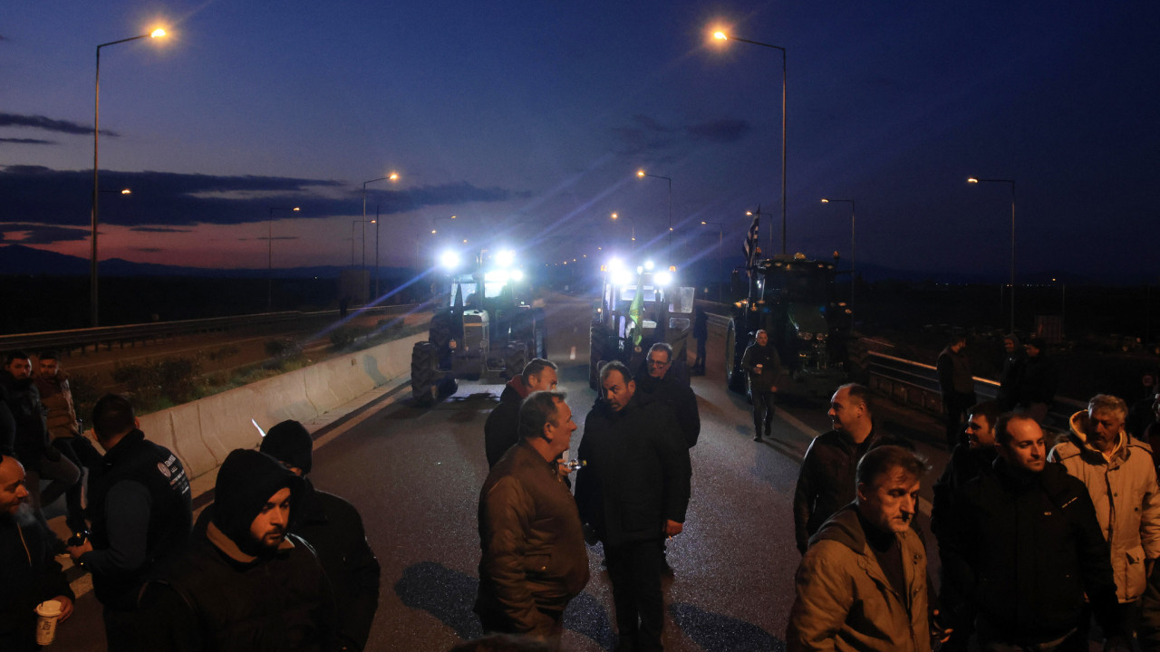 Οι αγρότες απέκλειαν την παλιά εθνική Θεσσαλονικής - Έδεσσας
