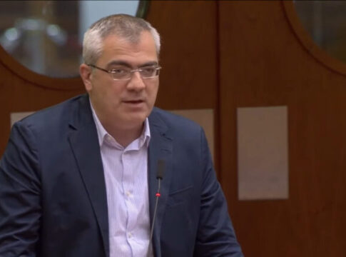 Σε Χανιά και Ρέθυμνο ο ευρωβουλευτής του ΚΚΕ Κώστας Παπαδάκης