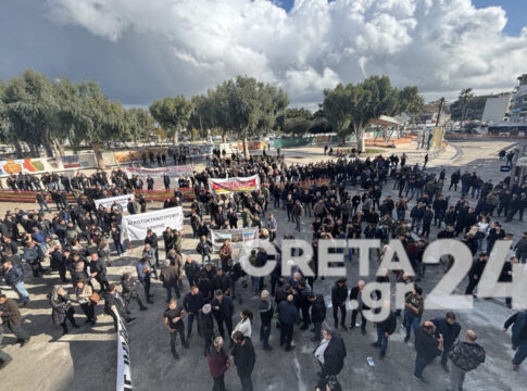 Σε εξέλιξη το Παγκρήτιο συλλαλητήριο για τα προβλήματα του πρωτογενή τομέα – Κλείνουν την εθνική οδό οι αγρότες