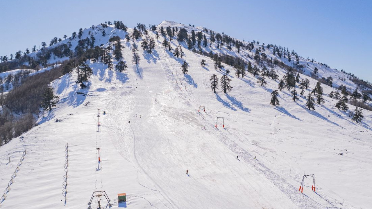 Σέλι Ημαθίας: Συνεχίζονται οι έρευνες για τον αγνοούμενο χιονοδρόμο – Εθελοντές «χτενίζουν» την περιοχή