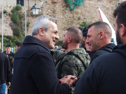 Στο πλευρό αγροτών, κτηνοτρόφων, αλιέων και μελισσοκόμων ο Χάρης Μαμουλάκης