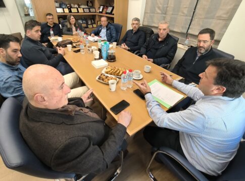 Σύσκεψη στην Αντιπεριφέρεια Ηρακλείου για θέματα που απασχολούν τις εγκατεστημένες επιχειρήσεις Φοινικιάς-Μαλάδων