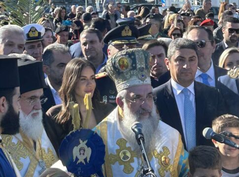 Θεοφάνια: Ευχές από την Ελένη Βατσινά