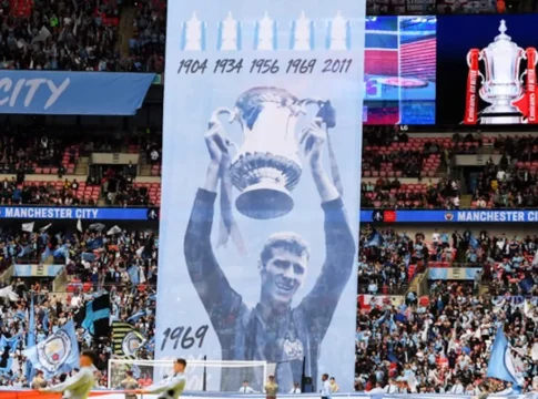 Τόνι Μπουκ: Πέθανε ο θρυλικός αρχηγός της Μάντσεστερ Σίτι σε ηλικία 90 ετών