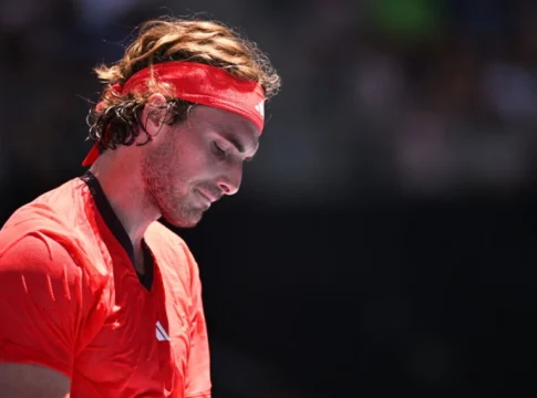 Τσιτσιπάς μετά τον πρόωρο αποκλεισμό του από το Australian Open: «Δεν μπόρεσα να αποδώσω, με… χτύπησε το κάρμα»