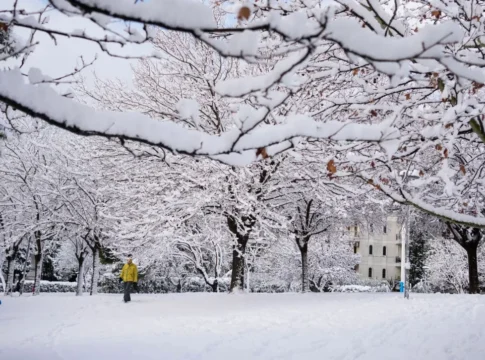 Επικαιροποιήθηκε το έκτακτο δελτίο της ΕΜΥ: Xιόνια και σε χαμηλότερα υψόμετρα στην Κρήτη