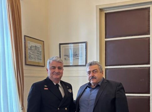 Εθιμοτυπική επίσκεψη του Διοικητή ΚΕΝΑΠ Αρχιπλοίαρχου Π.Ν. Περικλή Πηγή στον Αντιπεριφερειάρχη Χανίων Νίκο Καλογερή