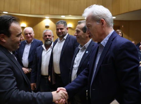 Για τα προβλήματα που δημιουργούν οι τομές εταιρειών τηλεφωνίας στους δρόμους και την Κανονιστική Πράξη του Δήμου ενημέρωσε τον Υπουργό Ψηφιακής Διακυβέρνησης ο Δήμαρχος Ηρακλείου