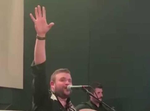 Γρηγόρης Σαμόλης: “Παιδικό μου όνειρο, να τραγουδήσω για τον ΟΦΗ”- Οι μαντινάδες του για τον ΟΦΗ, στην εκδήλωση για τα 100 χρόνια