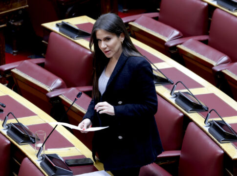 H Ελένη Βατσινά για την απώλεια του Μανώλη Λιδάκη