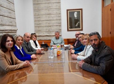 Η αποτύπωση των υγειονομικών αναγκών και η ανάπτυξη του νοσηλευτικού επαγγέλματος στο επίκεντρο συνάντησης εκπροσώπων των νοσηλευτών με τον Περιφερειάρχη