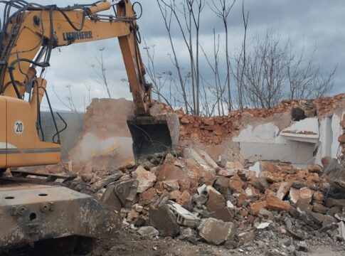 Κατεδαφίσεων συνέχεια για τα κόκκινα κτίρια στο Δήμο Μινώα Πεδιάδας- Στα Ρουσσοχώρια τα συνεργεία