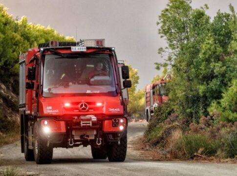 Κρήτη: Φωτιά σε δύσβατο σημείο