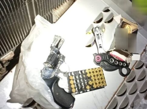 Kρήτη: Όπλο, σφαίρες και μαχαίρια τον έστειλαν στα κρατητήρια