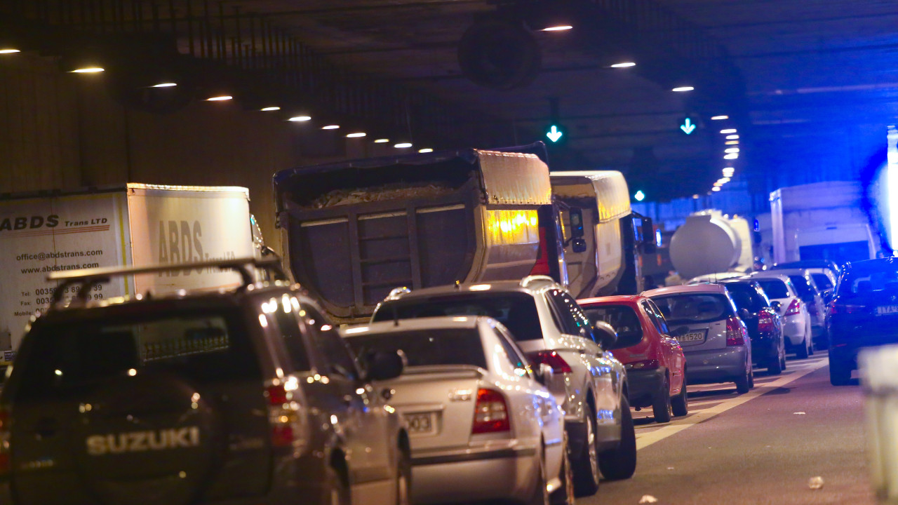 Μαρκόπουλο: Αναποδογυρισμένο ΙΧ στο τελείωμα της Αττικής Οδού
