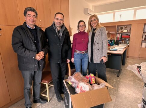 Νέο αθλητικό υλικό στα σχολεία του Μαλεβιζίου