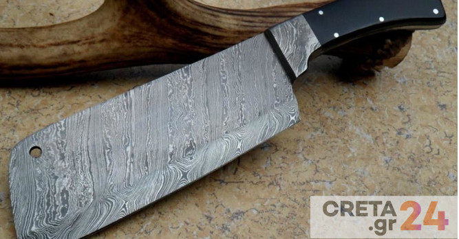 Πανικός στο Hράκλειο: Κυκλοφορούσε γυμνός με μπαλτά και τσεκούρι