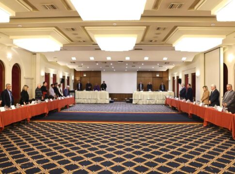 Περιφερειακό Συμβούλιο Κρήτης: Ενός λεπτού σιγή για τα 57 θύματα της τραγωδίας των Τεμπών