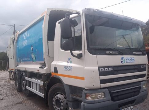 Προσφορά ενός απορριμματοφόρου στο Δήμο Μαλεβιζίου