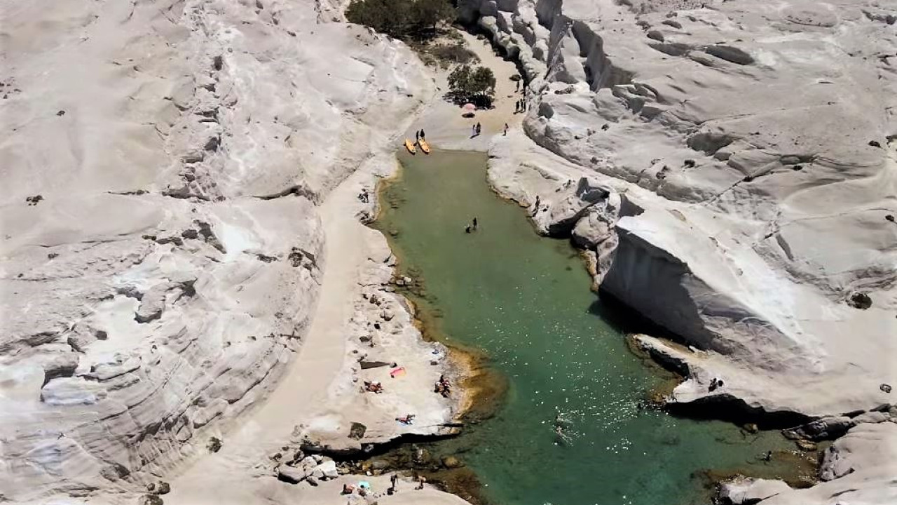 Σαρακήνικο: «Βλέπετε υπογραφή μου στις άδειες;» δήλωσε στον ΣΚΑΪ ο δήμαρχος Μήλου