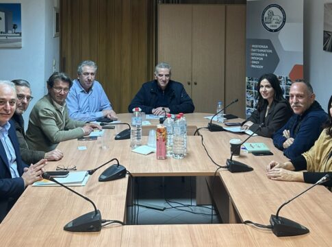 Στην Ελένη Βατσινά τα ζητήματα των εμποροβιοτεχνών