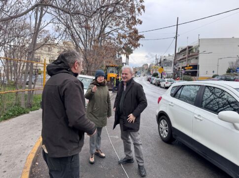 Στις εργασίες διαμόρφωσης της πρώτης πεζής διαδρομής προς το κέντρο ο Δήμαρχος Ηρακλείου