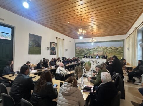 Συγκεντρώσεις διαμαρτυρίας για τα Τέμπη στο Αρκαλοχώρι και στο Καστέλλι