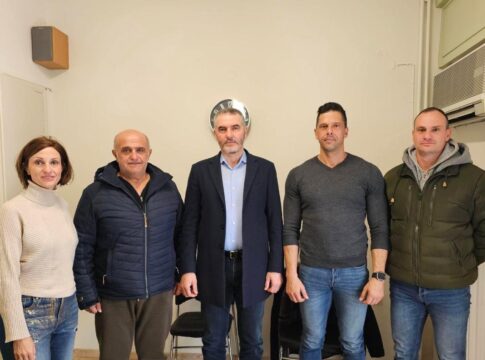 Συνάντηση του Μανόλη Χνάρη με μέλη της Ένωσης Υπαλλήλων Πυροσβεστικού Σώματος Περιφέρειας Κρήτης Μέλος Π.Ο.Ε.Υ.Π.Σ.