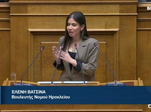 Βατσινά από τη Βουλή: Η χώρα στη “σκιά” της τραγωδίας των Τεμπών