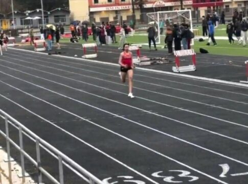 Αντιδράσεις σε σχολικό πρωτάθλημα στις ΗΠΑ: Τρανς μαθητής έσπασε όλα τα ρεκόρ σε αγώνα κοριτσιών – Δείτε βίντεο
