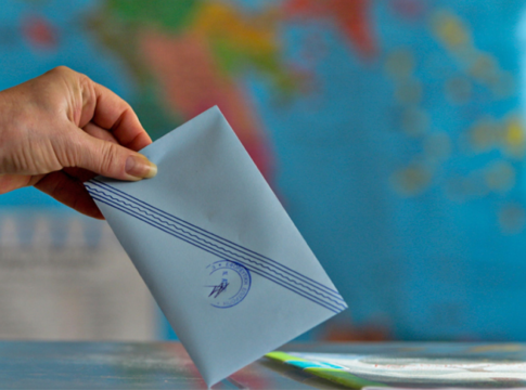 Δημοσκόπηση Opinion Poll | Στις 12,2 μονάδες το προβάδισμα ΝΔ, δεύτερη με 15,9% η Πλεύση Ελευθερίας