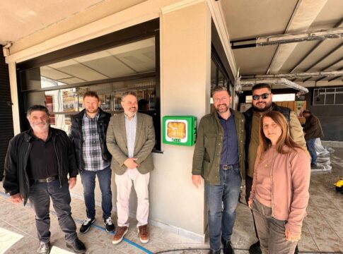 Δώδεκα απινιδωτές τοποθετήθηκαν στο Δήμο Μαλεβιζίου στο πλαίσιο του Προγράμματος «ΖΩΗ» από την Περιφέρεια Κρήτης