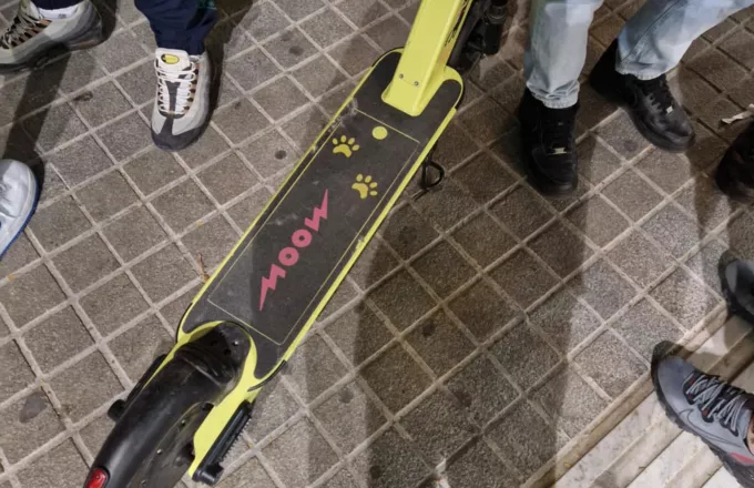 ΕΛΑΣ: 32χρονος με ηλεκτρικό πατίνι διακινούσε ναρκωτικά στην Αθήνα - 2 συλλήψεις