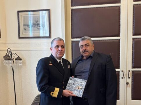 Εθιμοτυπική επίσκεψη του νέου Διοικητή Ναυστάθμου Κρήτης στον Αντιπεριφερειάρχη Χανίων