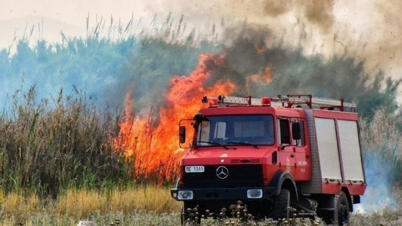 Φωτιά: Σε χαμηλή βλάστηση στο Κυριάκι Βοιωτίας
