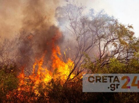 Φωτιά σε χωριό του Ηρακλείου | Ισχυροί άνεμοι στην περιοχή