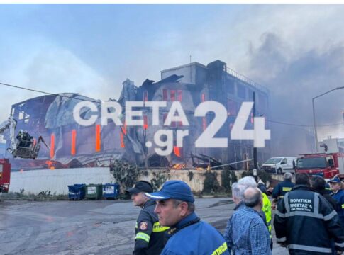 Για δεύτερη φορά παραδίδεται στις φλόγες το εργοστάσιο ξυλείας