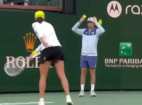 Η Σβιόντεκ ξέσπασε σε ball boy στο Indian Wells και αποδοκιμάστηκε