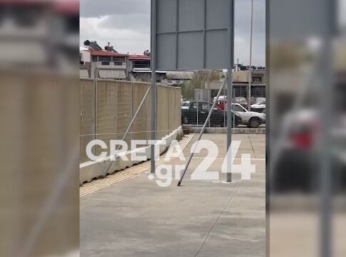 Ηράκλειο | Έτοιμη για… απογείωση η πινακίδα στο Λίντο! Προσοχή κίνδυνος [Εικόνες]