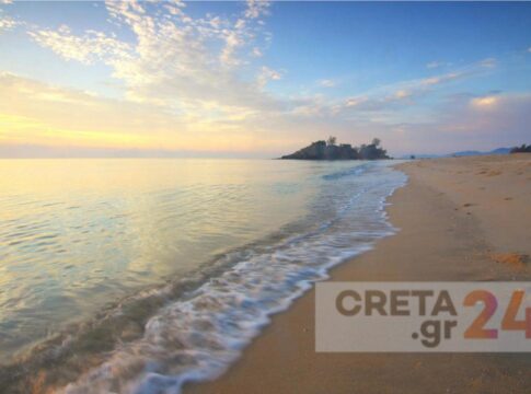 Ηράκλειο: Νεαροί εγκλωβίστηκαν σε βραχονησίδα