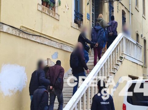 Κρήτη: Ενώπιον της Δικαιοσύνης οκτώ νεαροί για τις τρεις «καραβιές» μεταναστών