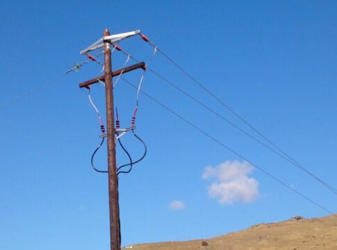 Κρήτη: Όχημα έπεσε σε κολώνα τη ΔΕΗ – Προκλήθηκαν διακοπές ρεύματος