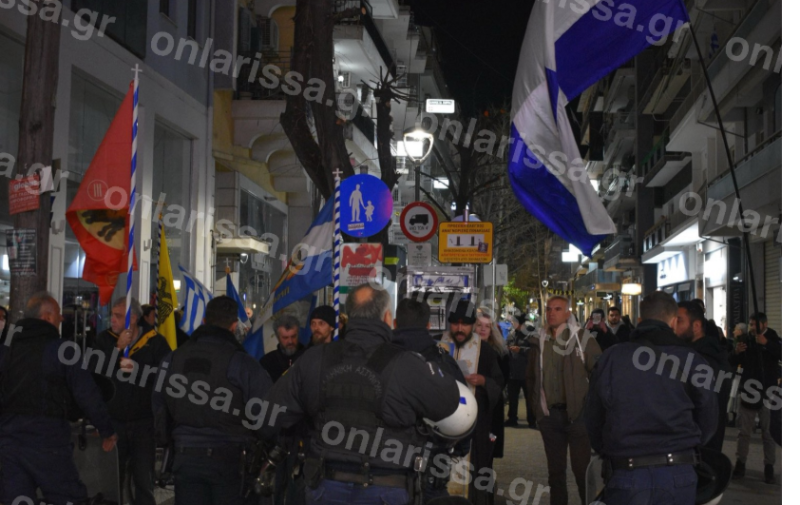 Λάρισα: Διαδήλωση κατά της παράστασης stand up comedy του Ζαραλίκου (βίντεο)