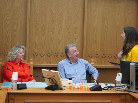 Μαθητές του 3ου Γυμνασίου Ηρακλείου παρουσίασαν στον Περιφερειάρχη την διάκριση που έλαβαν σε Μαθητική Εμπορική Έκθεση