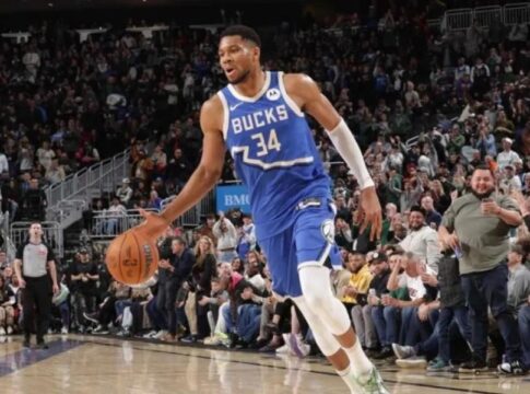 NBA: Ο Μπούκερ «σκότωσε» το Μιλγουόκι του Αντετοκούνμπο με νικητήριο καλάθι στο φινάλε