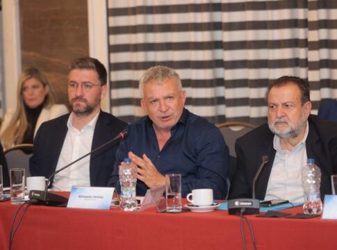 Ο Δήμαρχος Φαιστού στη 1η Αναπτυξιακή Διάσκεψη Κρήτης – Η τοποθέτησή του για ισορροπημένη ανάπτυξη και η συνομιλία με τον Ν. Δένδια